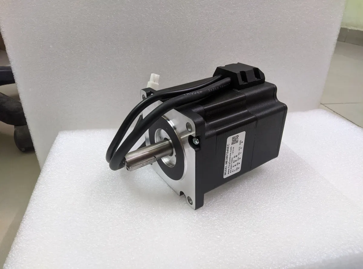 ME286T040EC closed-loop stepper motor, 4 Nm, NEMA 34 86mm flange with encoder cable — additional view