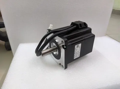 ME286T040EC closed-loop stepper motor, 4 Nm, NEMA 34 86mm flange with encoder cable — additional view