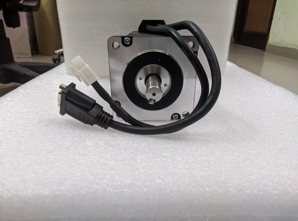 ME286T040EC closed-loop stepper motor, 4 Nm, NEMA 34 86mm flange with encoder cable — additional view