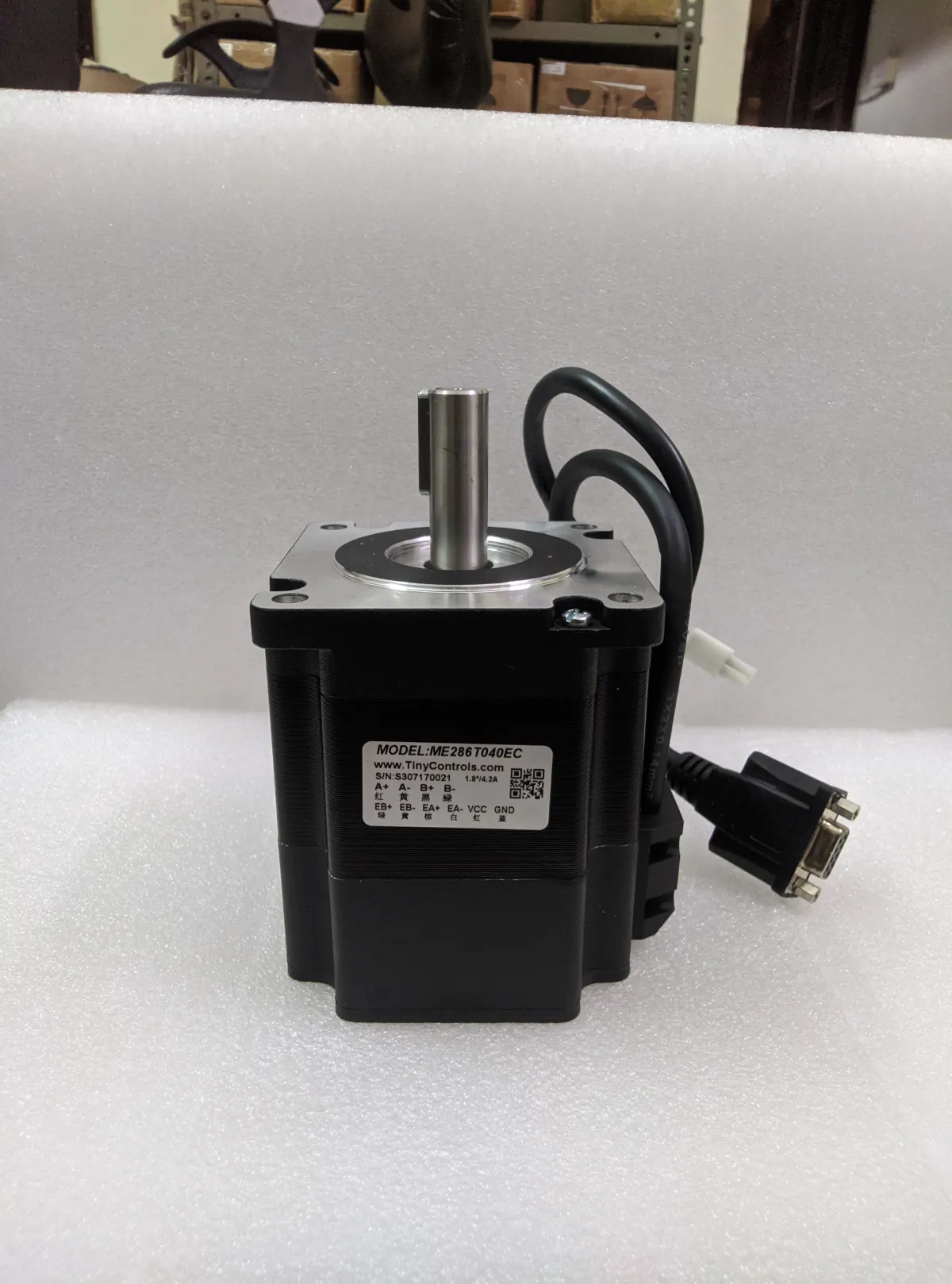 ME286T040EC closed-loop stepper motor, 4 Nm, NEMA 34 86mm flange with encoder cable — additional view