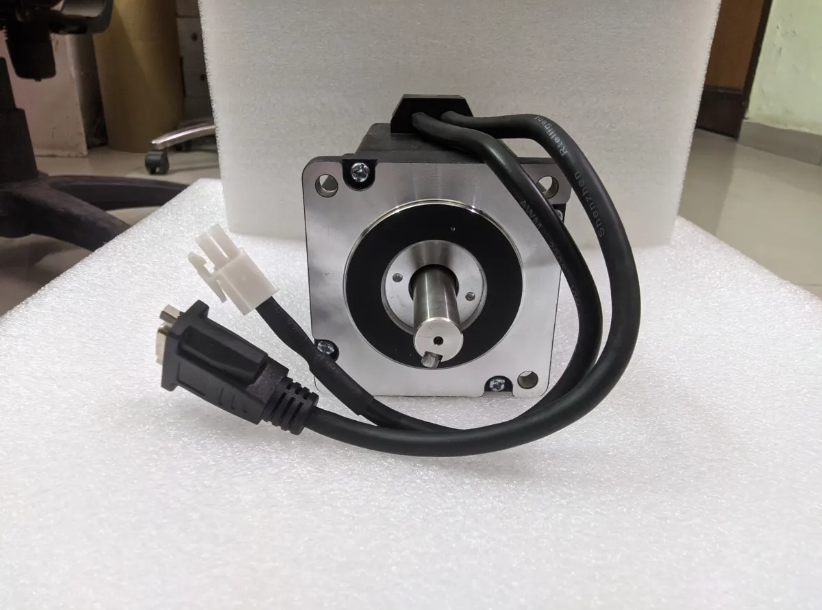ME286T040EC closed-loop stepper motor, 4 Nm, NEMA 34 86mm flange with encoder cable — additional view