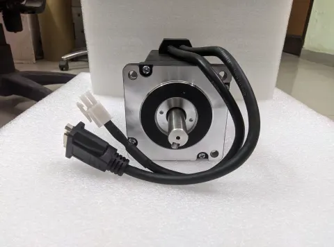ME286T040EC closed-loop stepper motor, 4 Nm, NEMA 34 86mm flange with encoder cable — additional view